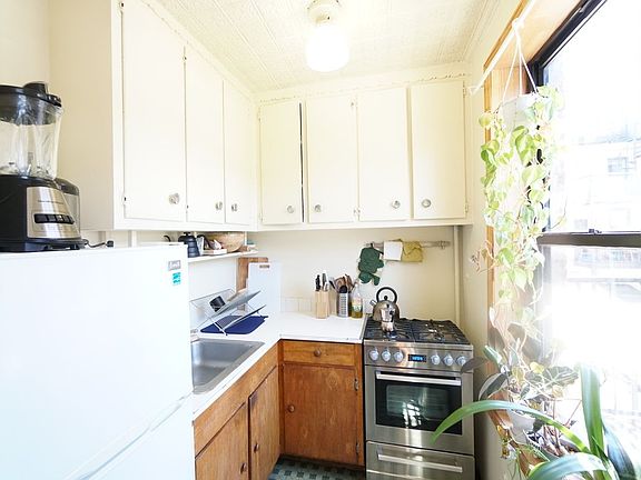 3rd image of 156 W 9th St #2A