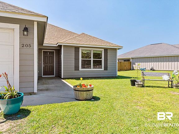 2nd image of 205 Lakefront Cir