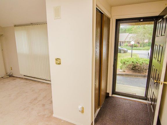 2nd image of 6 Queen Ann Ct