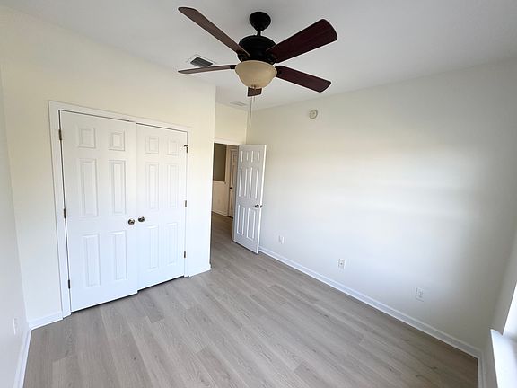 4th image of 4102 Four Oaks Blvd