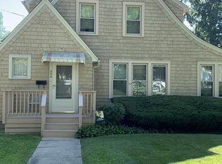 334 Pleasant St, Woodstock, IL 60098