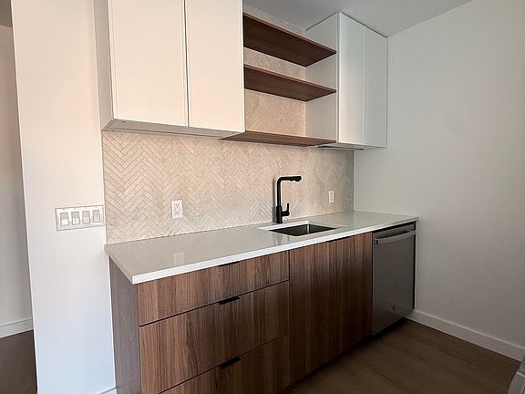 5th image of 953 Dean St #316