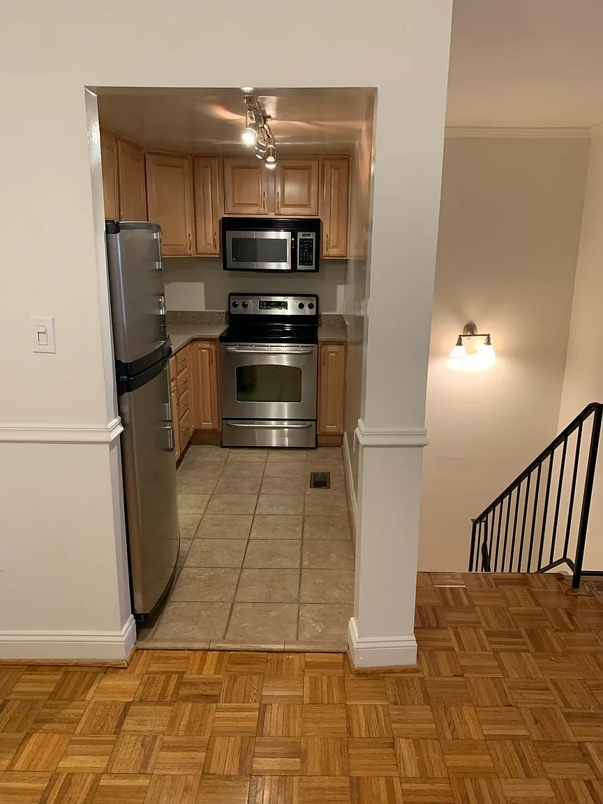 1730 16th St NW APT 2 photo 1