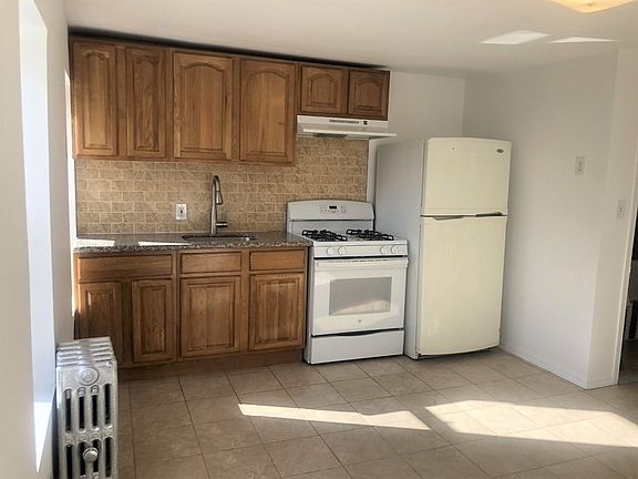 5th image of 221 Putnam Ave #2