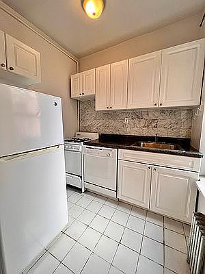 3rd image of 312 E 93rd St APT 5B