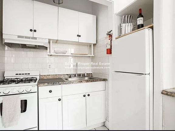 3rd image of 109 Dartmouth St #A