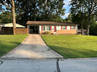 1574 Ville Angela Ln, Hazelwood, MO 63042