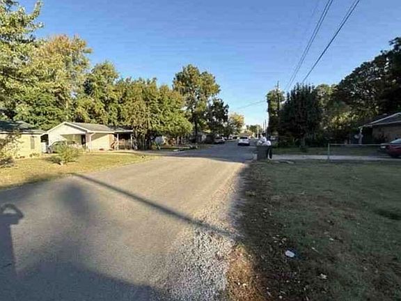 Exterior Neighborhood (street photo)