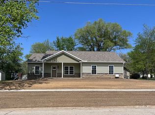 512 E Madison St, Mackinaw, IL 61755