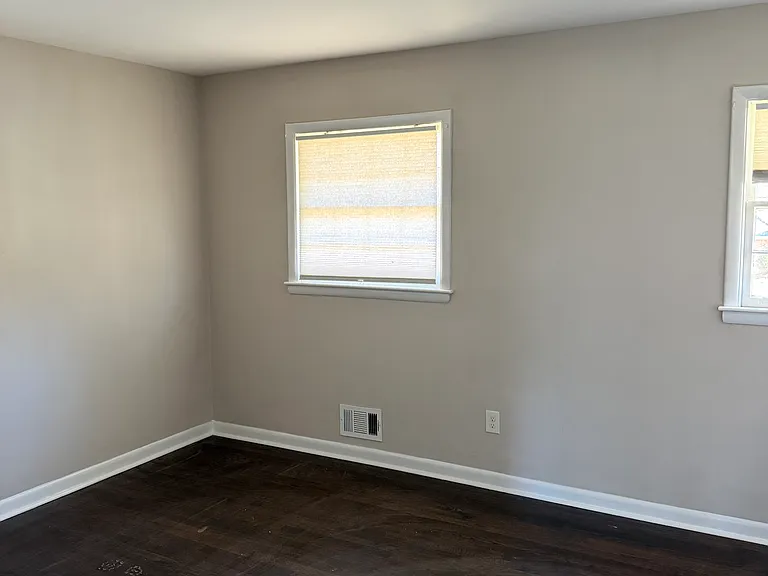 Shamrock Dr — Photo 22