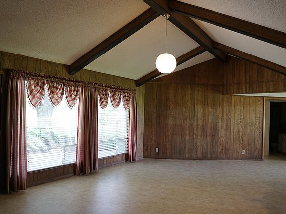 2nd image of 405 River Oak Dr