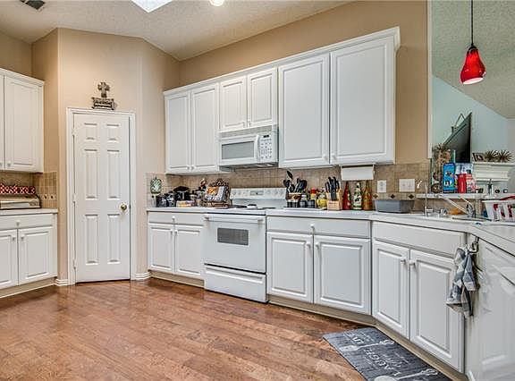 4th image of 1300 Prairie Dr