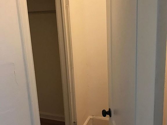 4th image of 1932 E Kenilworth Pl #10