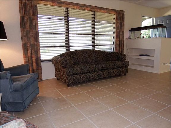 4th image of 11337 Reinhardt Ave