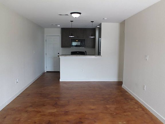 4th image of 301 E Bowie Ave Unit D