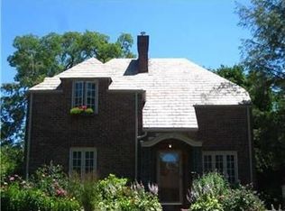 615 Crystal Dr, Pittsburgh, PA 15228