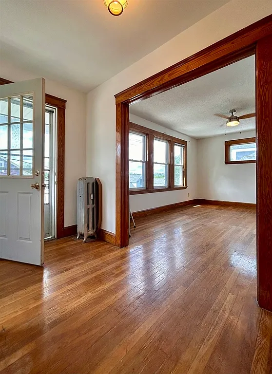 3 bed, 1.0 bath, 1800 sqft, $3,100 — Photo 3