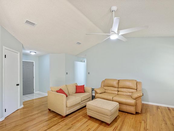 4th image of 1835 Folkstone Rd