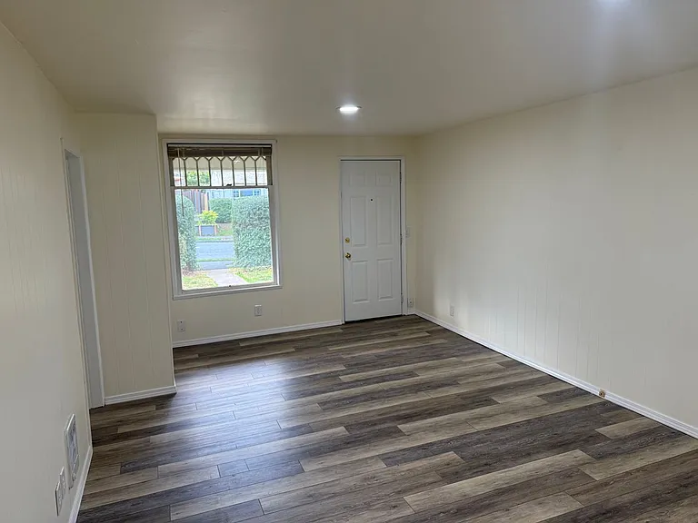 Loberg Marty - 509 East Division - 3 Units — Photo 8