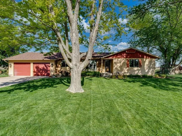 10 N Stadium Dr, Haven, KS 67543