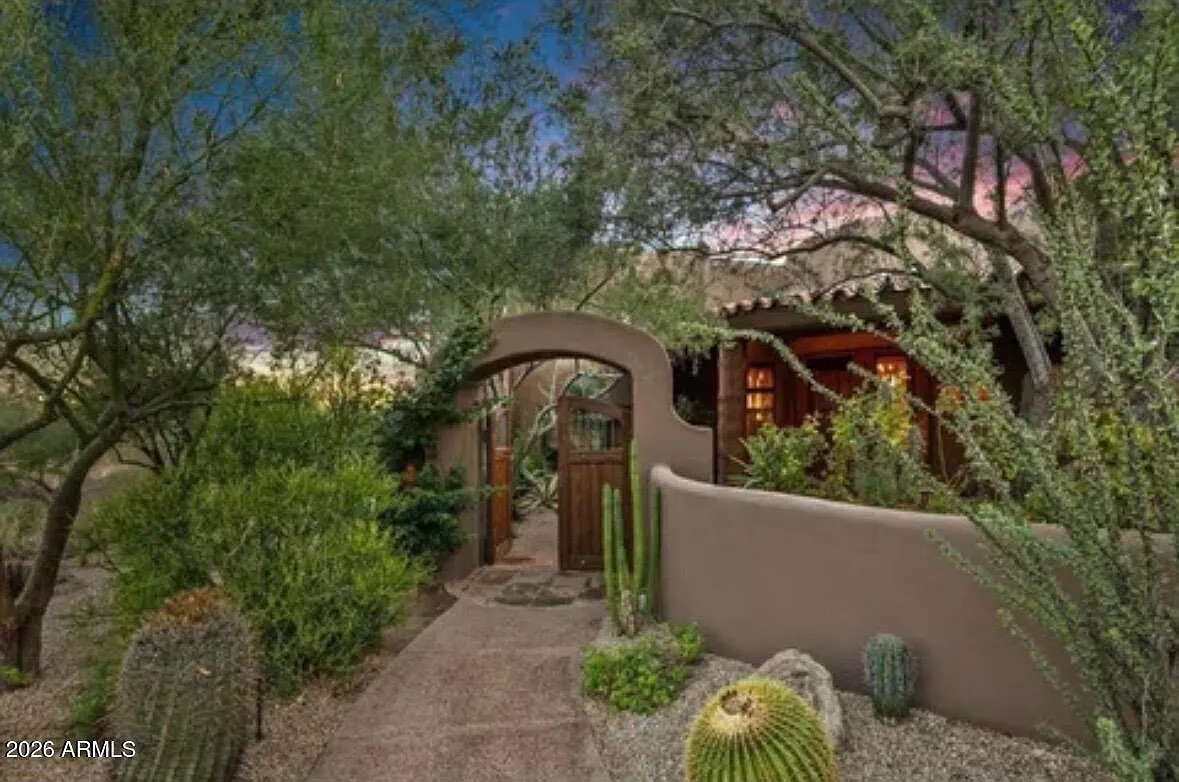 4 bed, 3.5 bath, 4853 sqft, $12,000 — Photo 3