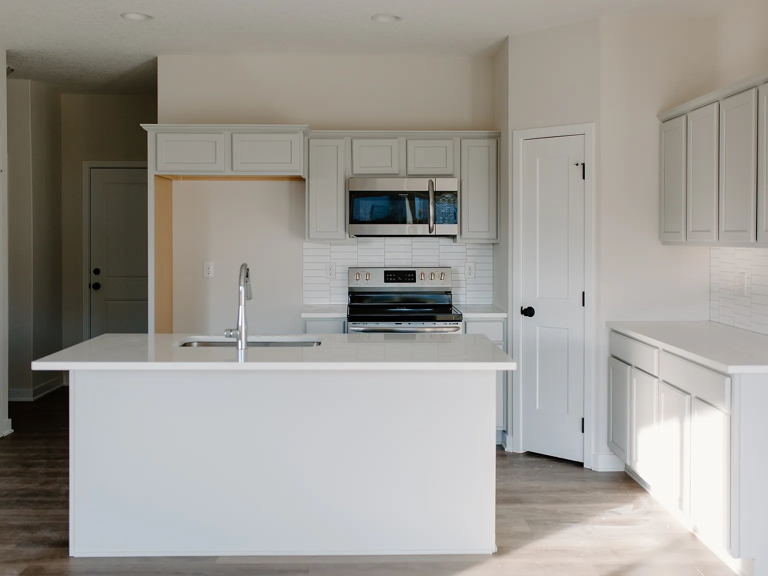 3 bed, 2.5 bath, 1647 sqft, $2,100 — Photo 4