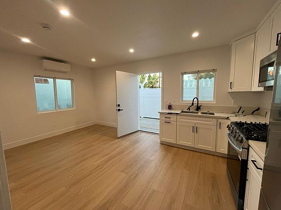2nd image of 22116 Hemmingway St #22114