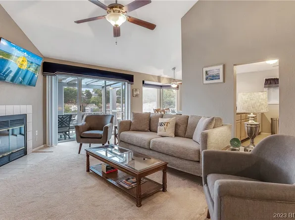 288 Regatta Bay Cir #4E, Lake Ozark, MO 65049