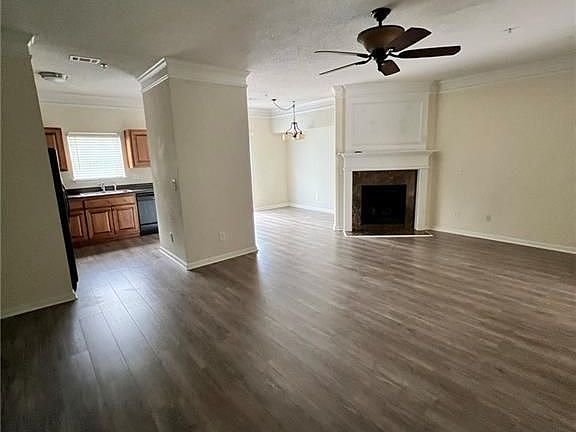 3rd image of 220 Magnolia Leaf Dr