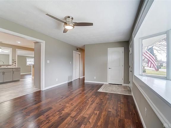 4th image of 2581 Bingham Ave