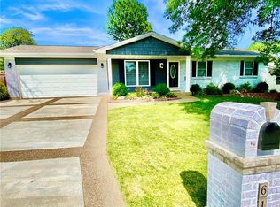 612 Riverside Dr, Saint Charles, MO 63304