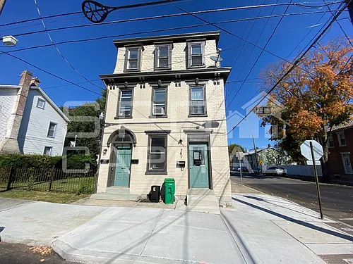201 W North St Photo 1