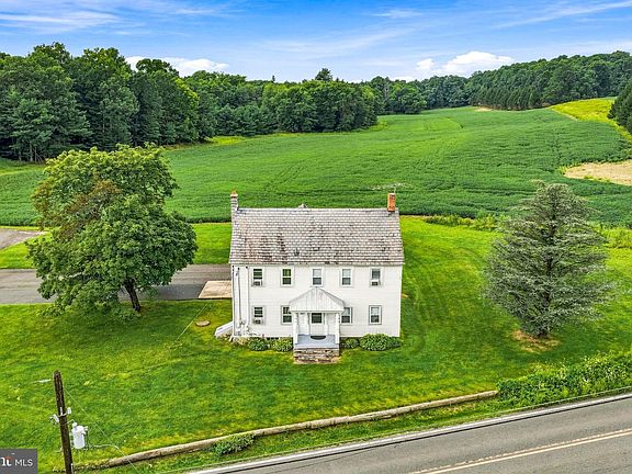 3rd image of 267 Long Mountain Rd