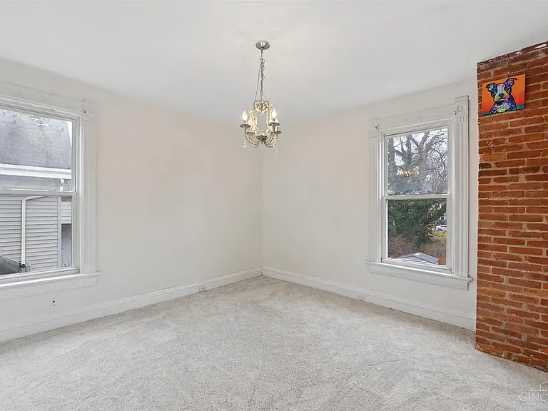 1723 Kinney Ave — Photo 20