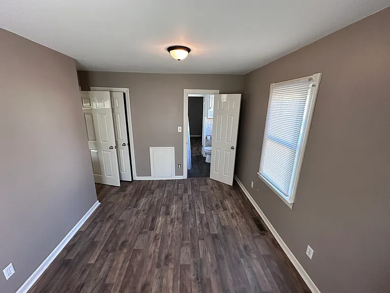 3321 N 12th Ave — Photo 5