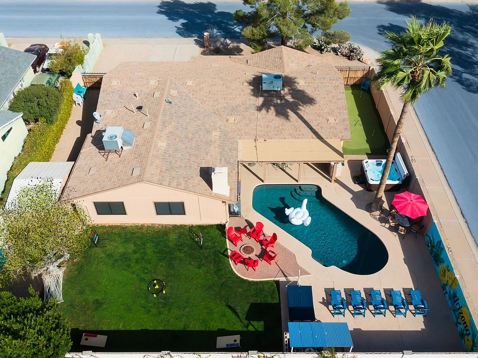 Large Corner Lot, tons of parking
