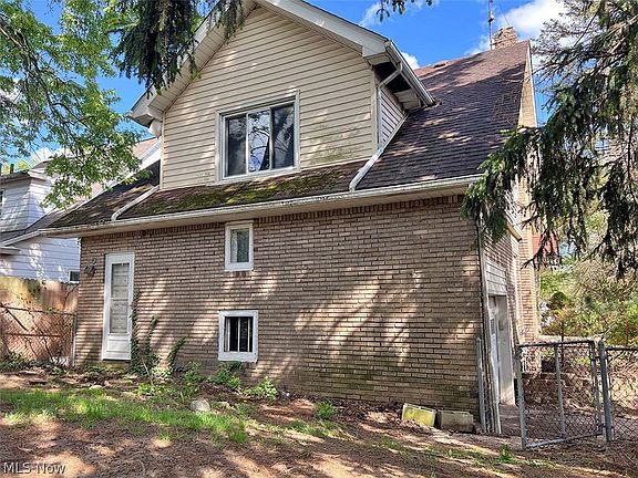2nd image of 2464 4th St