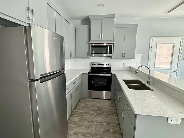 413 E Acacia St #2 — Photo 2