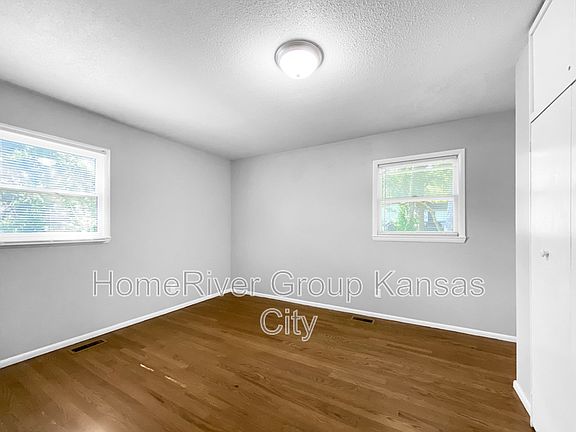 5th image of 8724 E 96th St