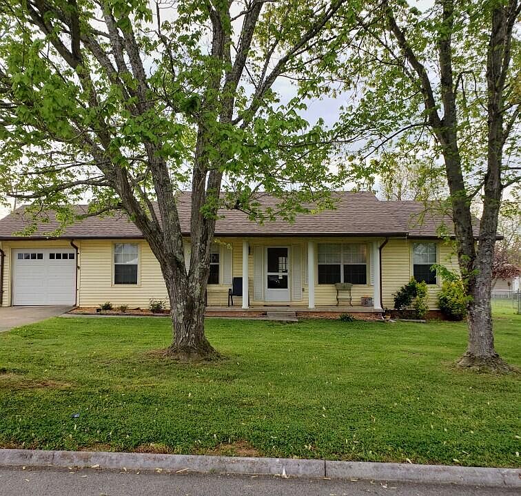 1st image of 802 Eagle Den Dr