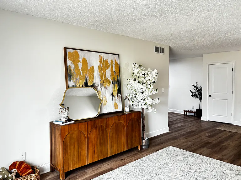 Brookhaven Apartments — Photo 28