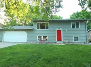 6512 W Essex Ct, Sioux Falls, SD 57106