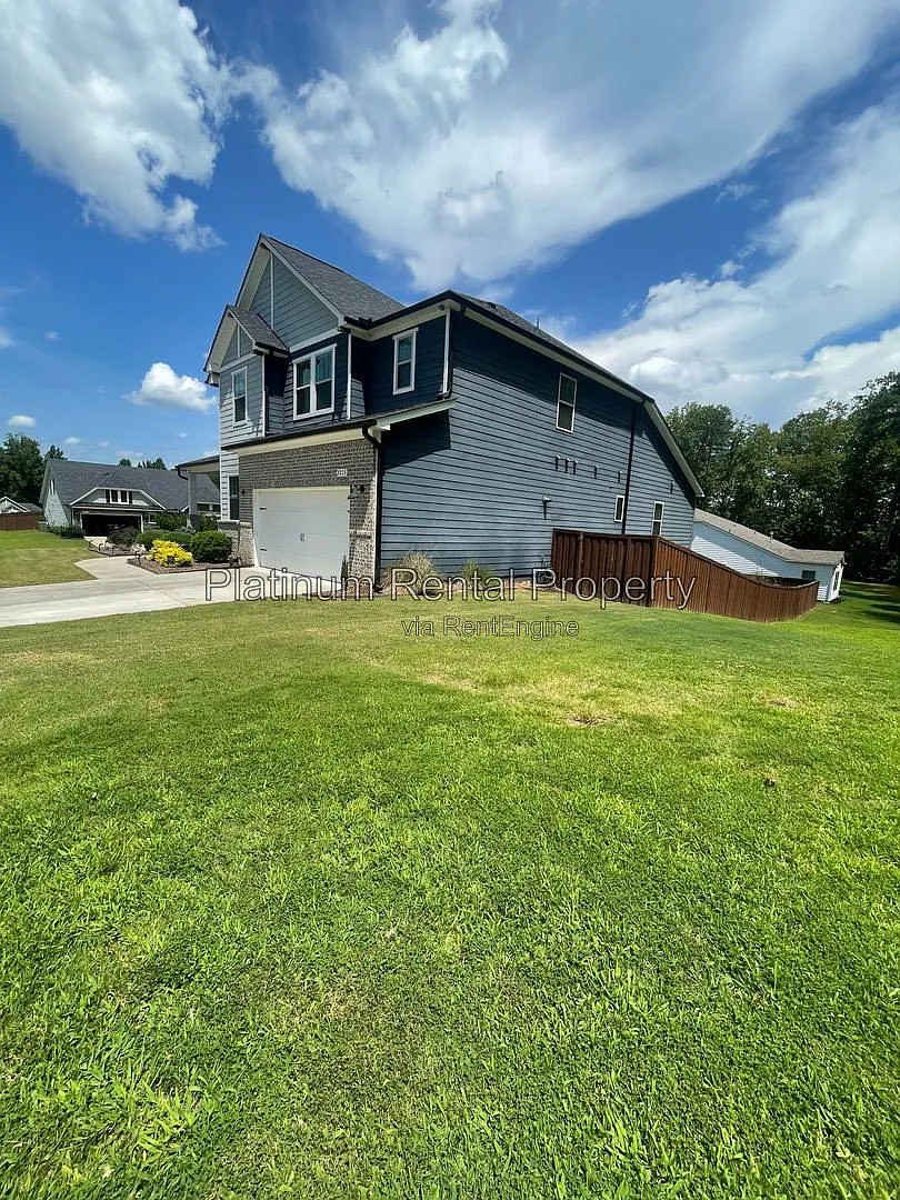 4 bed, 3.5 bath, 3407 sqft, $3,200 — Photo 2