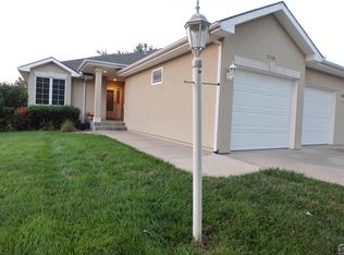 2416 SW Golf View Dr, Topeka, KS 66614