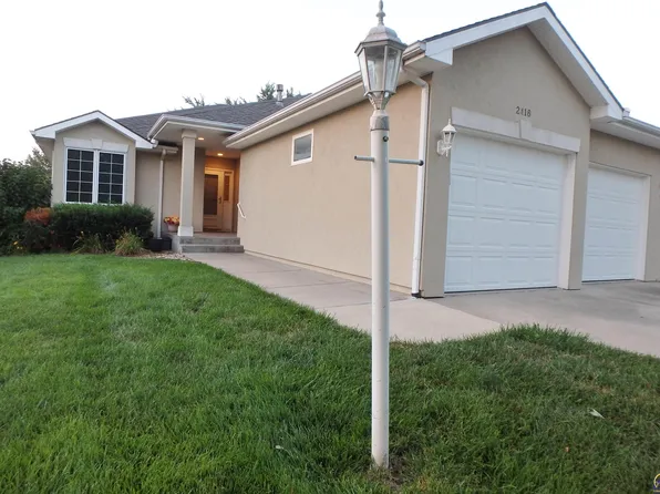 2416 SW Golf View Dr, Topeka, KS 66614