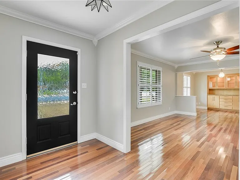2501 Hancock Dr — Photo 4