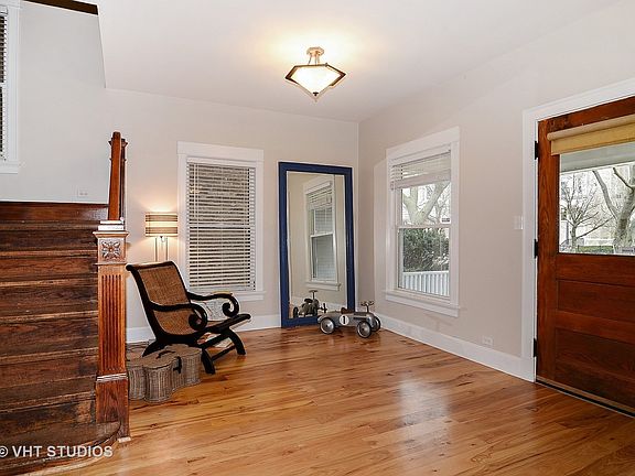 2nd image of 1511 W Granville Ave