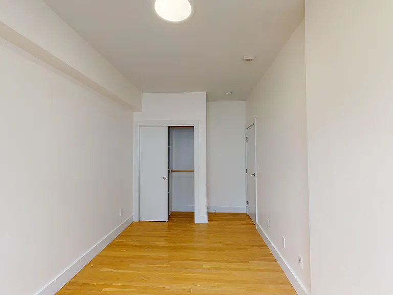 1290 Grove St — Photo 43