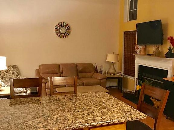 4th image of 1704 Queen Anne Ln #110