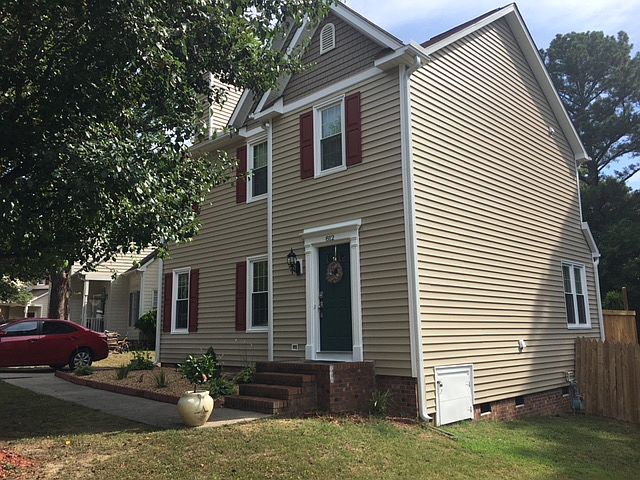 1st image of 812 White Daisies Ct